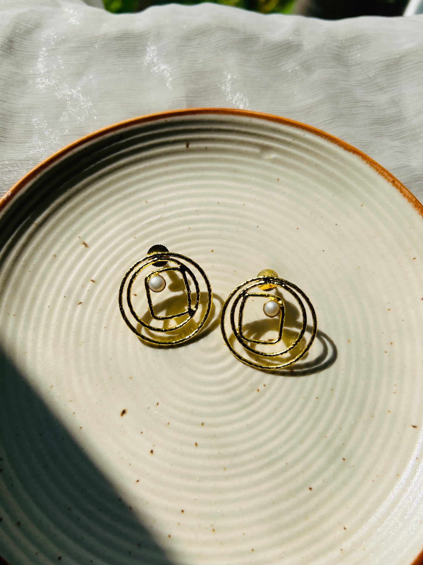 Pearl coil Stud - Earrings
