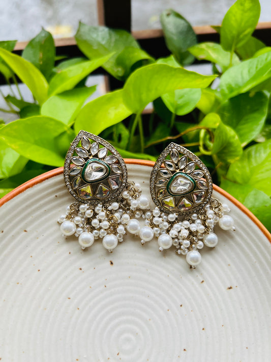 WHITE KUNDAN STUD FALL - Earrings