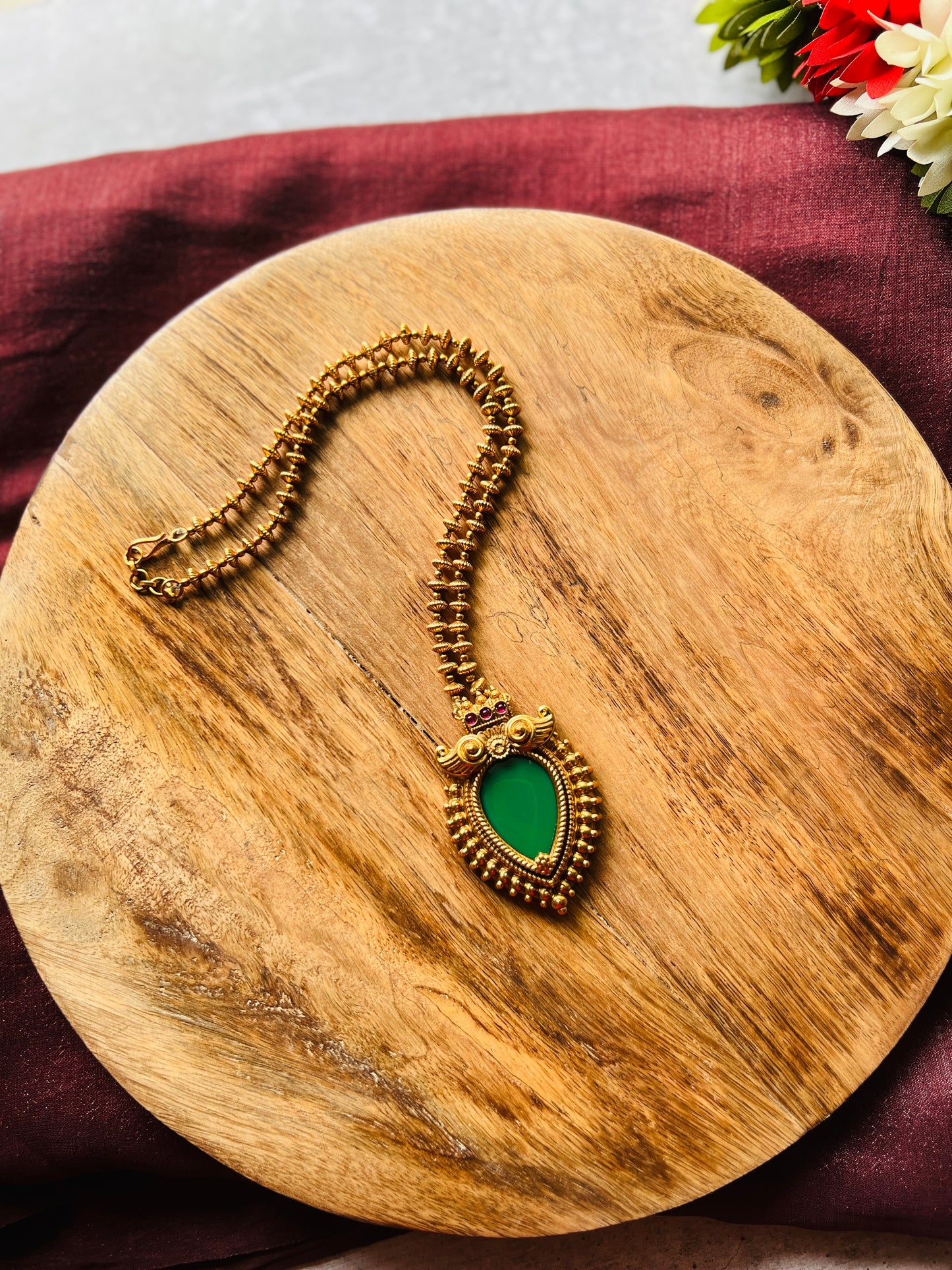 Marathakam Thumbi Neckpiece