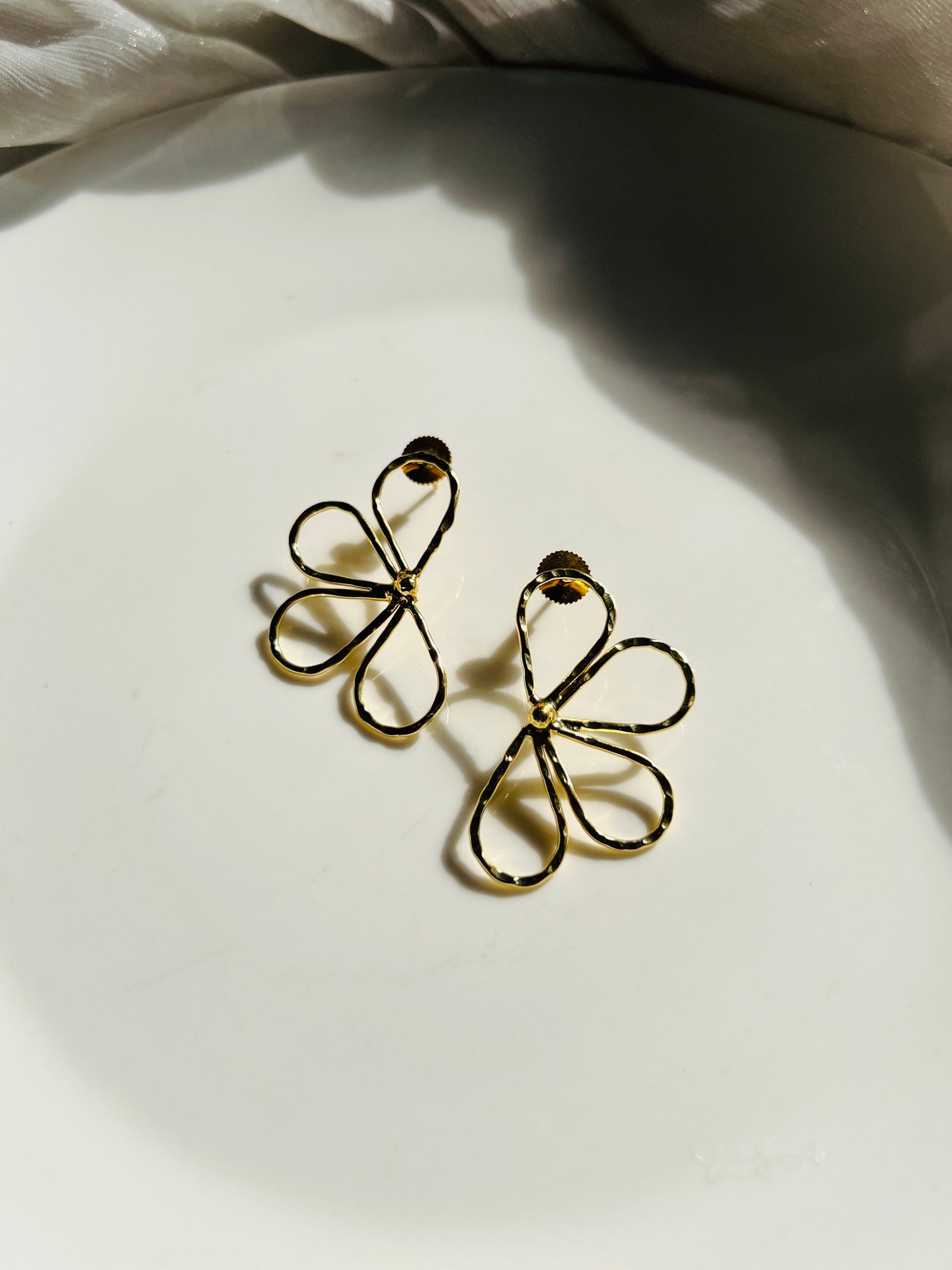 AMBRA SLICED FLOWER EARRING - earrings