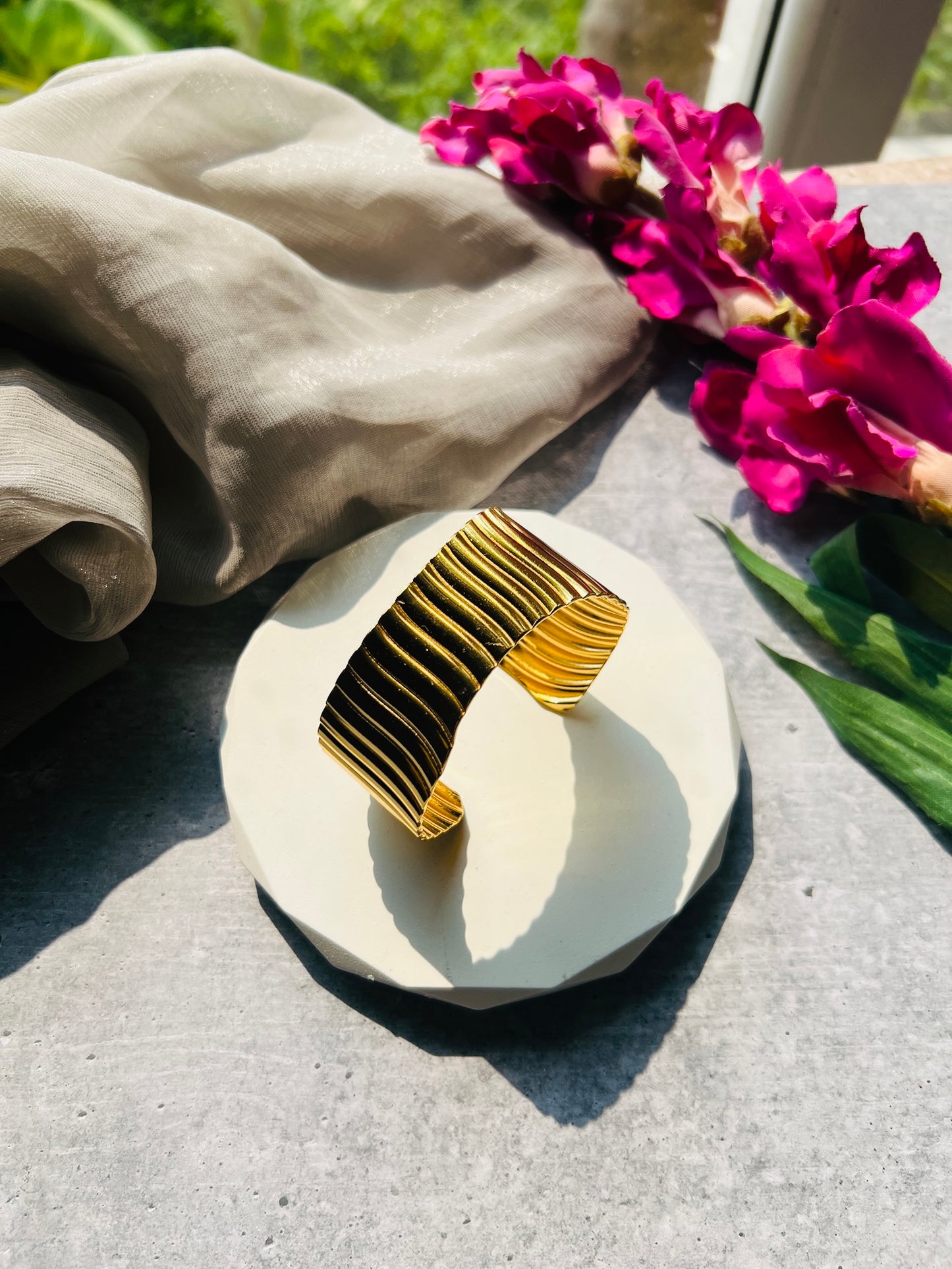 Golden Wave Sculpt Cuff
