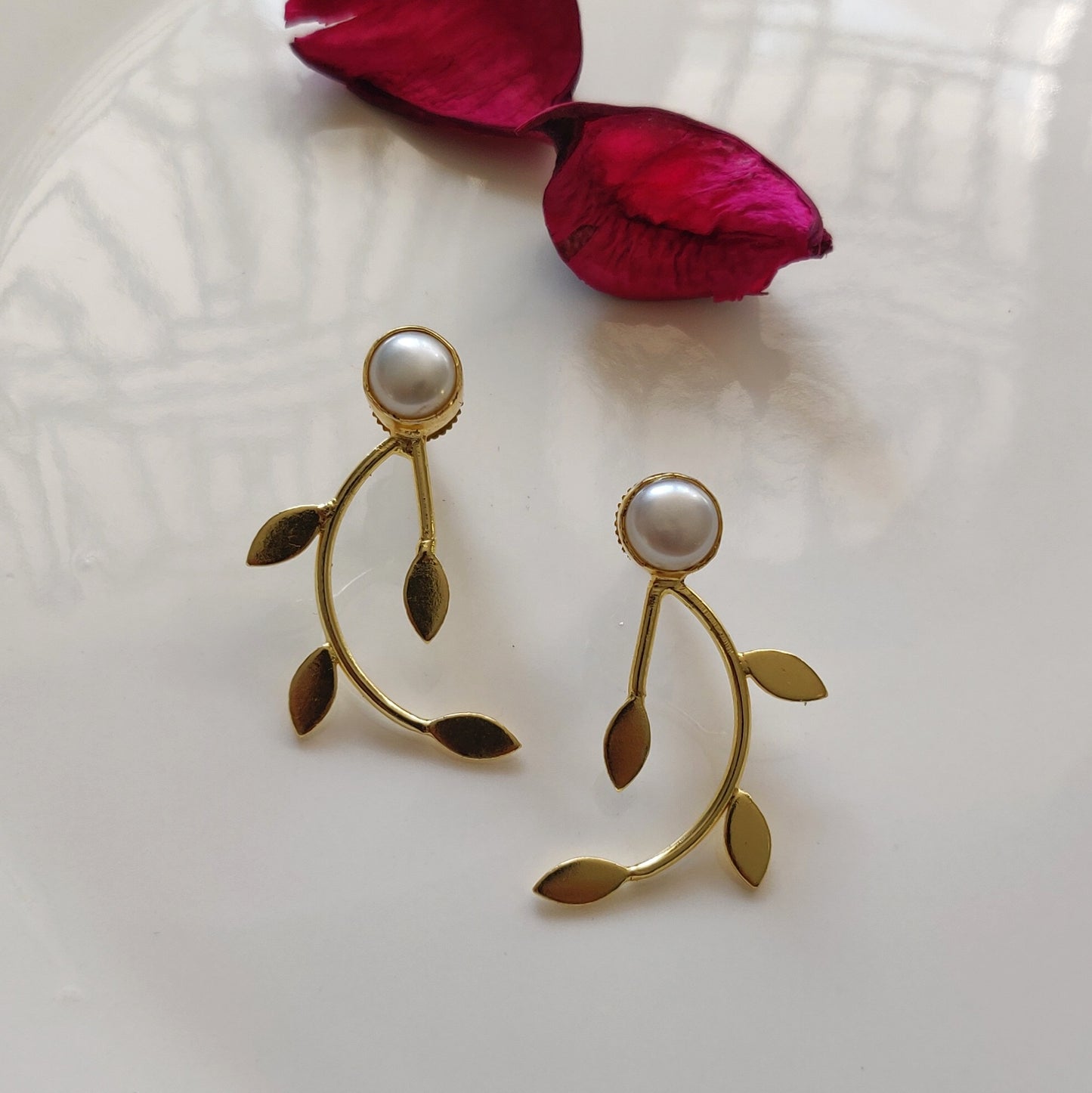 Curved Pearl Earrings