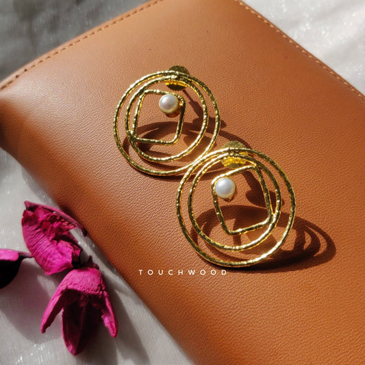 Pearl coil Stud - Earrings